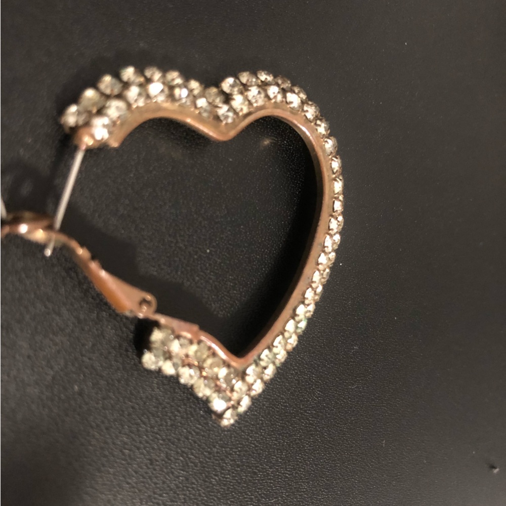 FREE WITH PURCHASE Heart shape earrings - Picture 3 of 6